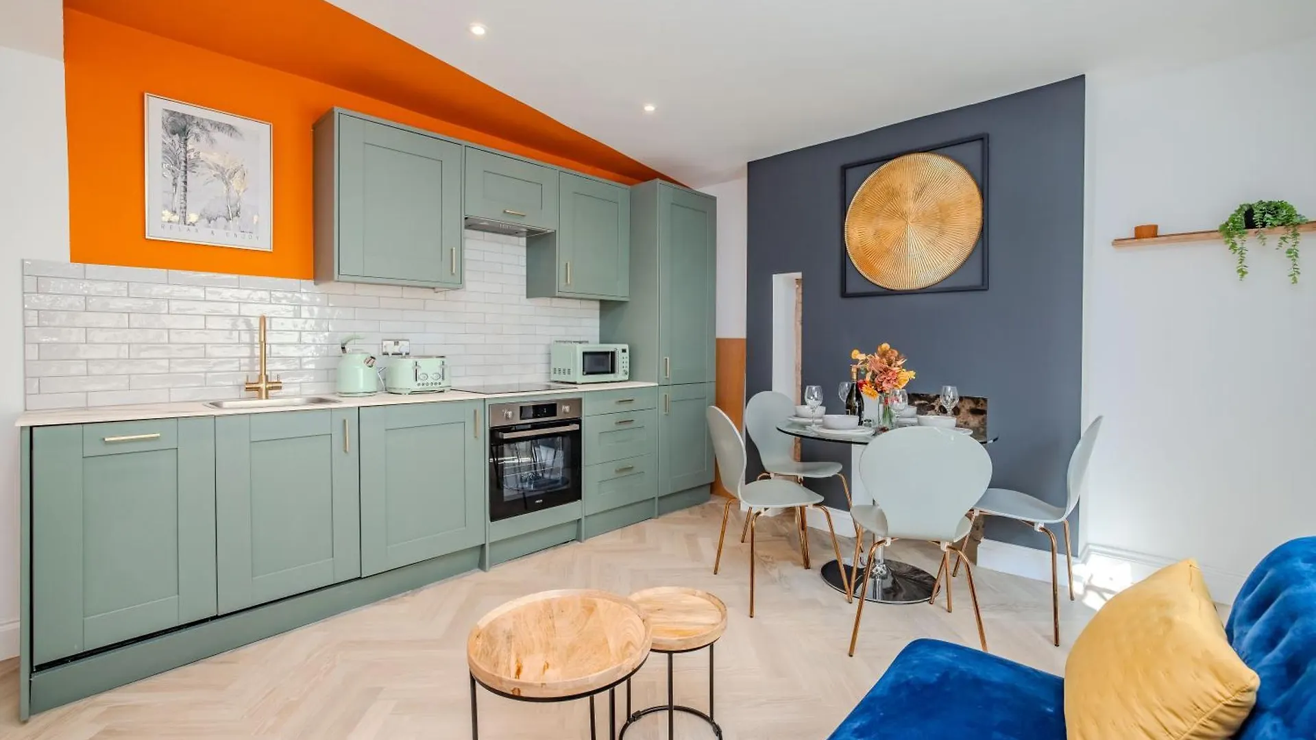 2 Bedroom Flat Next To Brighton Beach